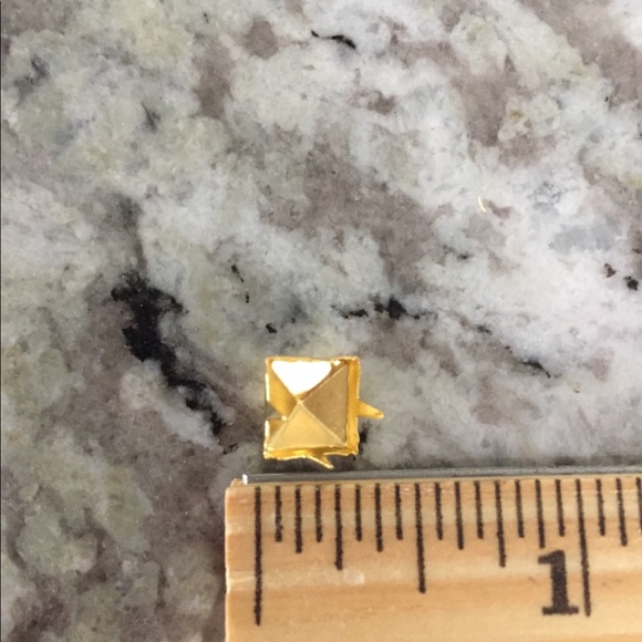 Pack of studs - Picture 4 of 6